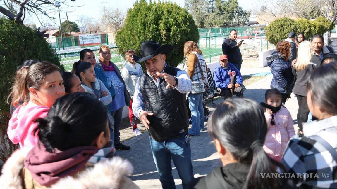 Inicia Alcaldía de Sabinas la rehabilitación de la plaza de Agujita