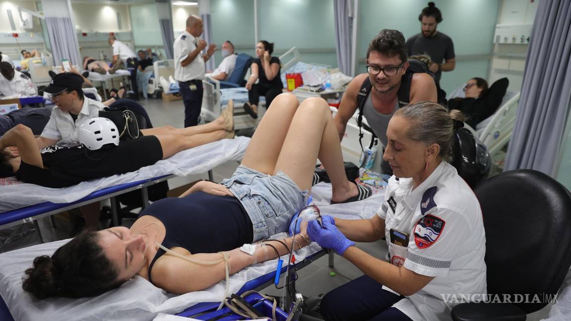 $!Tras el ataque de Hamás, israelíes donan sangre para los heridos en el Hospital Ichilov de Tel Aviv, Israel, 7 de octubre de 2023.