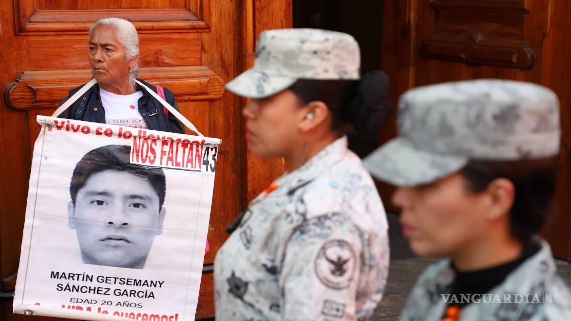 Padres de los 43 normalistas de Ayotzinapa se reúnen con Sheinbaum por primera vez como presidenta