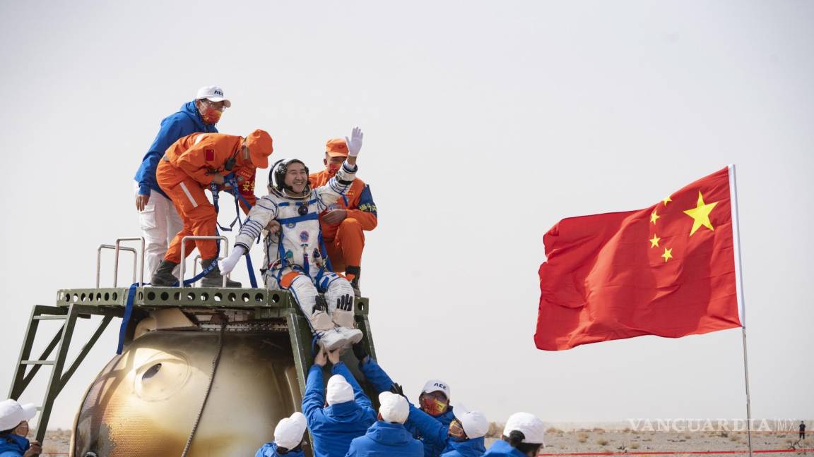 Astronautas chinos regresan a la Tierra tras pasar 6 meses en el espacio