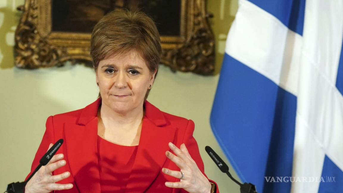 Detienen a ex primera ministra de Escocia; la investigan por presunto desvío de recursos