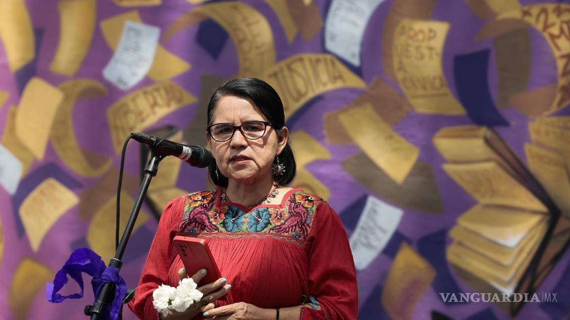 $!La representante de Reporteros Sin Fronteras en México, Balbina Flores en la inauguraron el mural ‘El silencio es complicidad’ en memoria de Miroslava Breach.