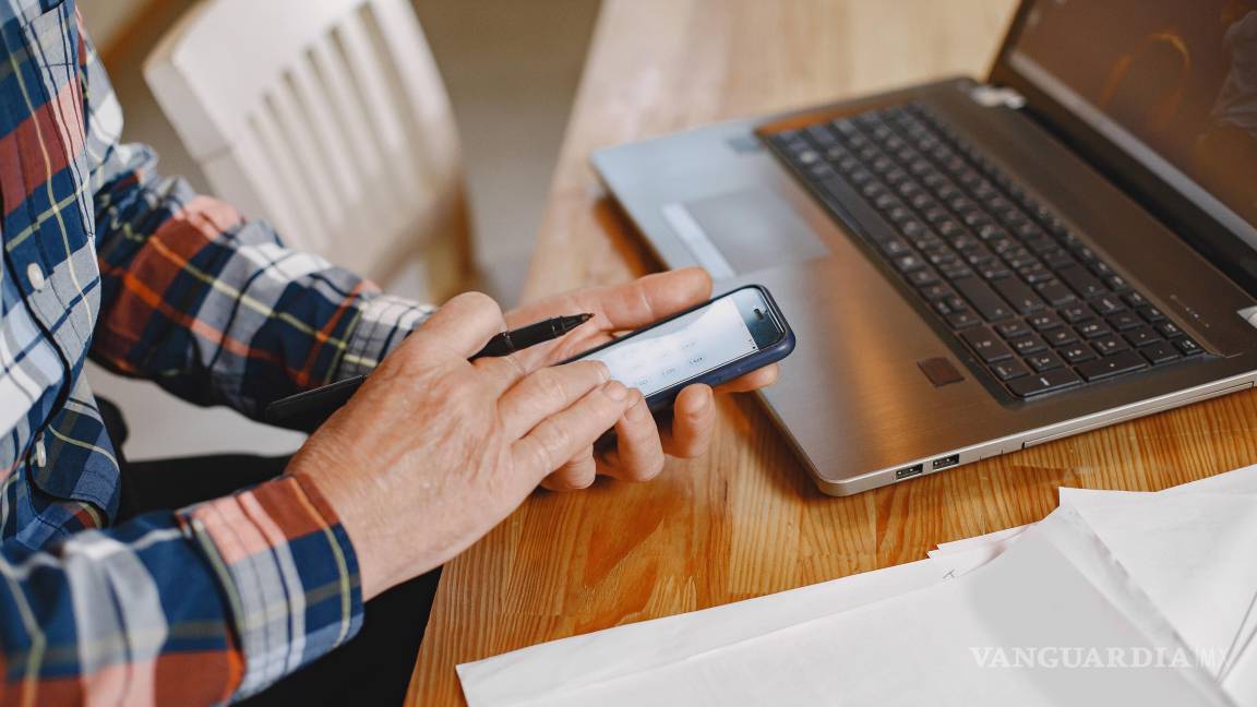 $!“El apego digital suele afectar especialmente a personas con altos niveles de ansiedad o perfeccionismo”, señala Elena Luengo