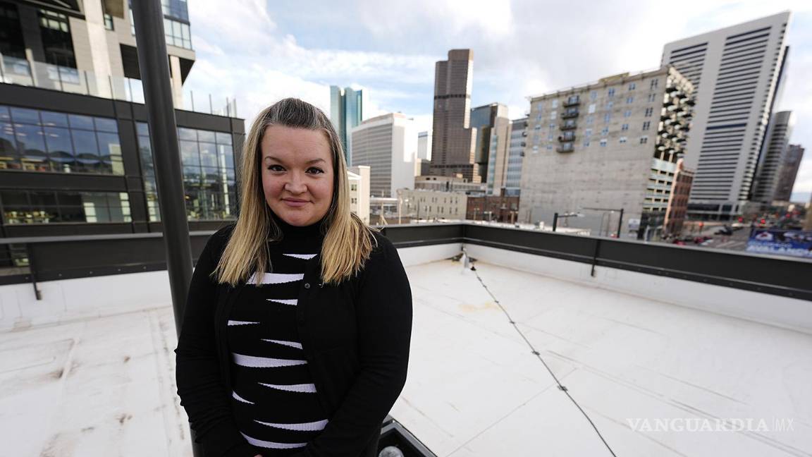 $!Missy Mendo, directora de extensión comunitaria de The Rebels Project, que ofrece apoyo a las víctimas de tiroteos masivos en Denver.