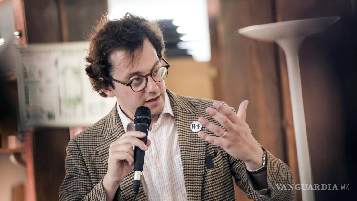 $!El director general deRSF, Thibaut Bruttin enuna conferencia de prensa para presentar a la periodista rusa Ekaterina Barabash en París, Francia.