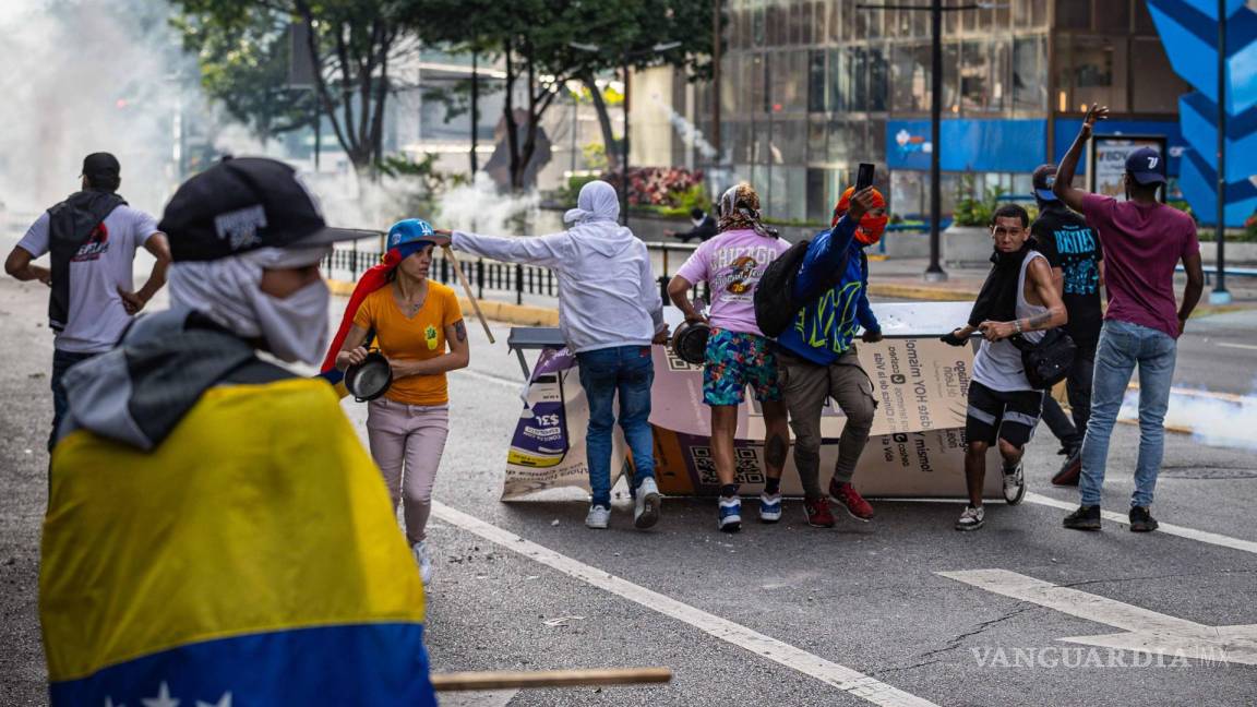 Venezuela, un polvorín: estalla rabia popular y Maduro rompe relaciones con varios países