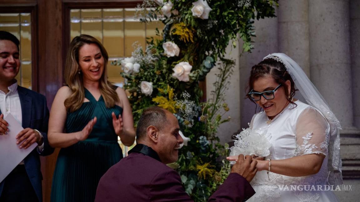 $!Las parejas celebraron su enlace con vals, pastel y cena tras recibir sus actas matrimoniales.