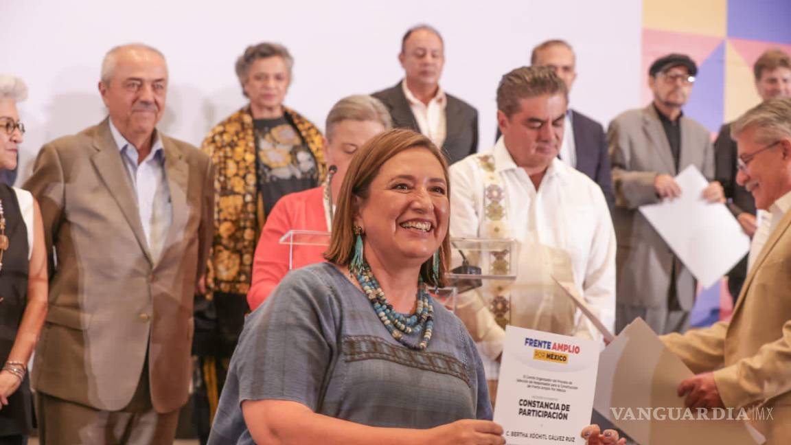 Xóchitl Gálvez va contra AMLO; lo denuncia ante el INE por violencia política de género