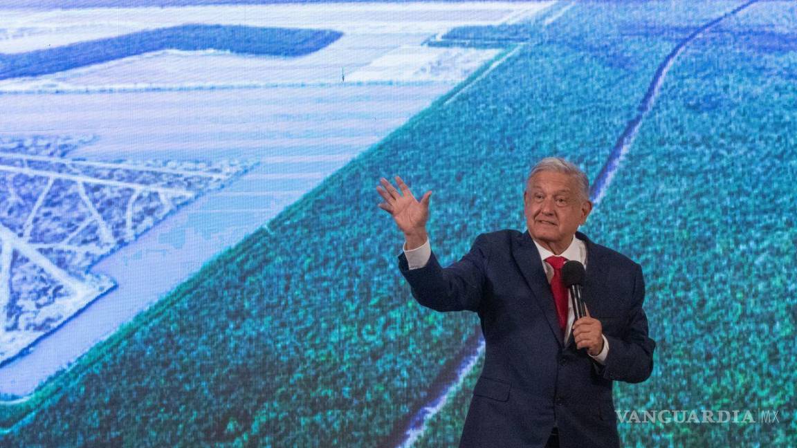 $!AMLO y de fondo el Tramo 5 del Tren Maya.