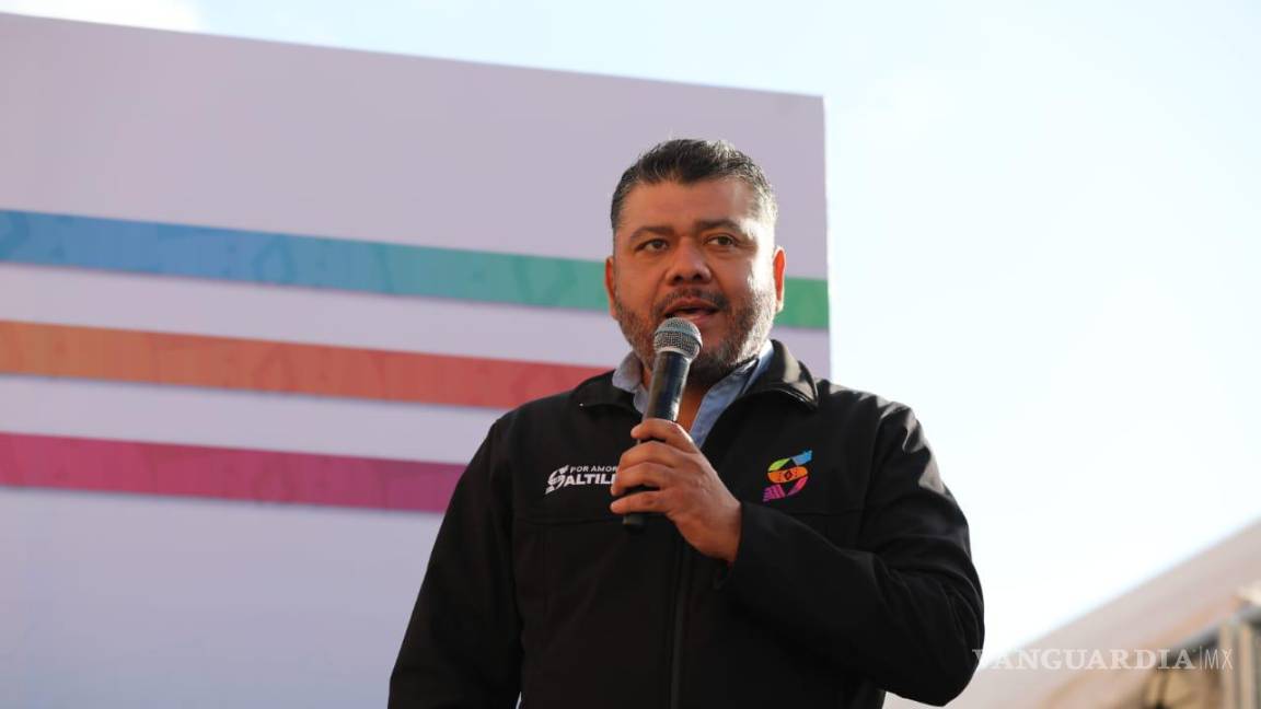 $!El Mercado Joven atrajo a miles de saltillenses, incluyendo familias que aprovecharon la oportunidad para conocer los productos locales mientras paseaban por el Distrito Centro de la ciudad.