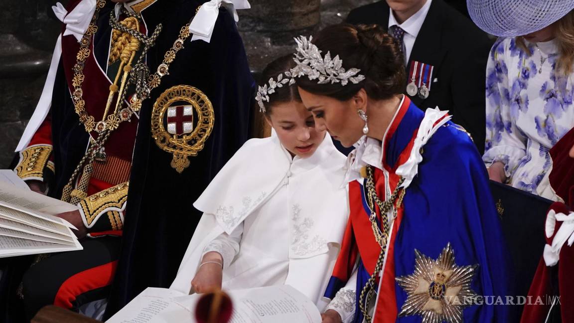 ‘Brilla’ la princesa Charlotte junto a su madre Kate Middleton, la princesa de Gales