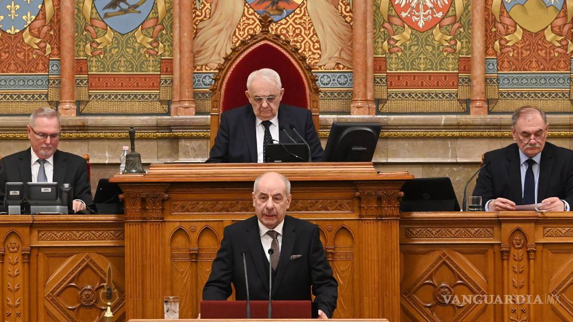 $!El recién elegido Presidente húngaro, Tamas Sulyok, pronuncia un discurso en la sesión plenaria del Parlamento húngaro en Budapest, Hungría.