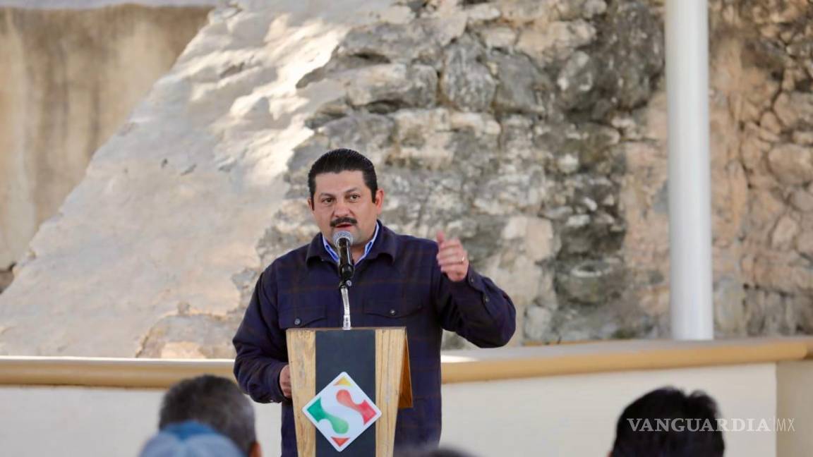 $!Juan Carlos Villarreal Garza, tesorero municipal, explica los detalles de la obra que mejorará el espacio para los trabajadores del municipio.