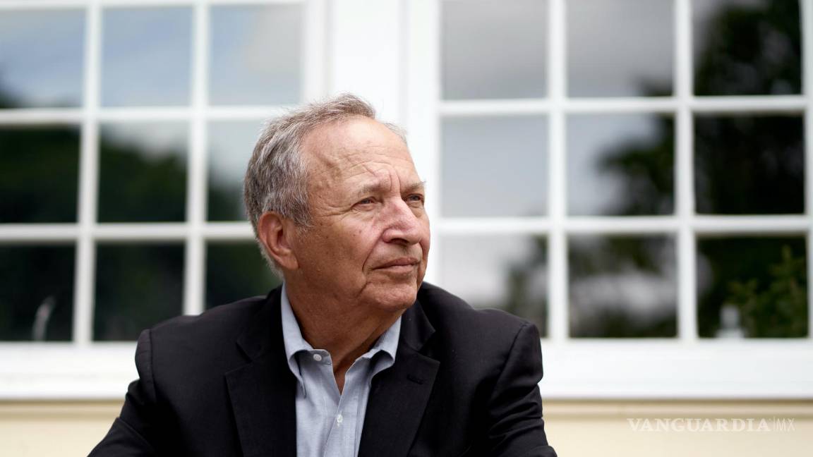 $!El exsecretario del Tesoro, Lawrence Summers, en su casa de Brookline, Massachusetts.
