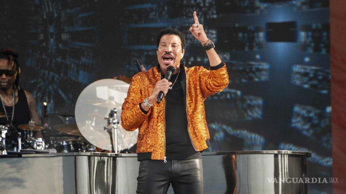 $!Lionel Richie durante su concierto en el Festival Heritage de Nueva Orleans el 29 de abril de 2022.