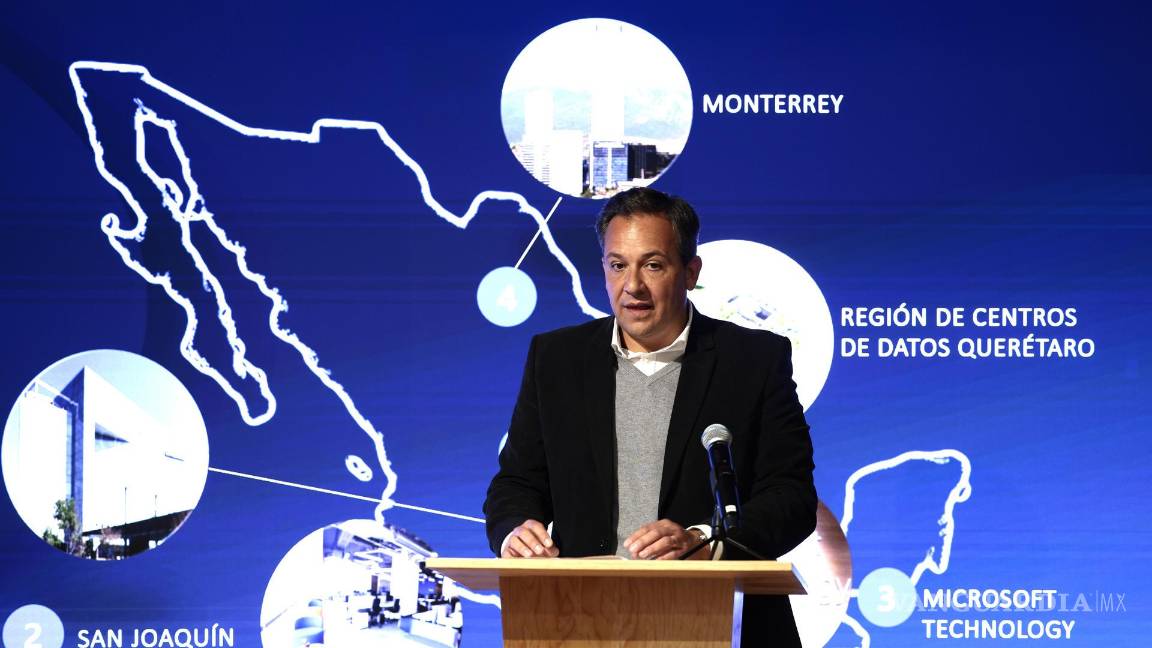 $!El director de Operaciones de Microsoft México, Christian Viany en una rueda de prensa en la capital mexicana (México).