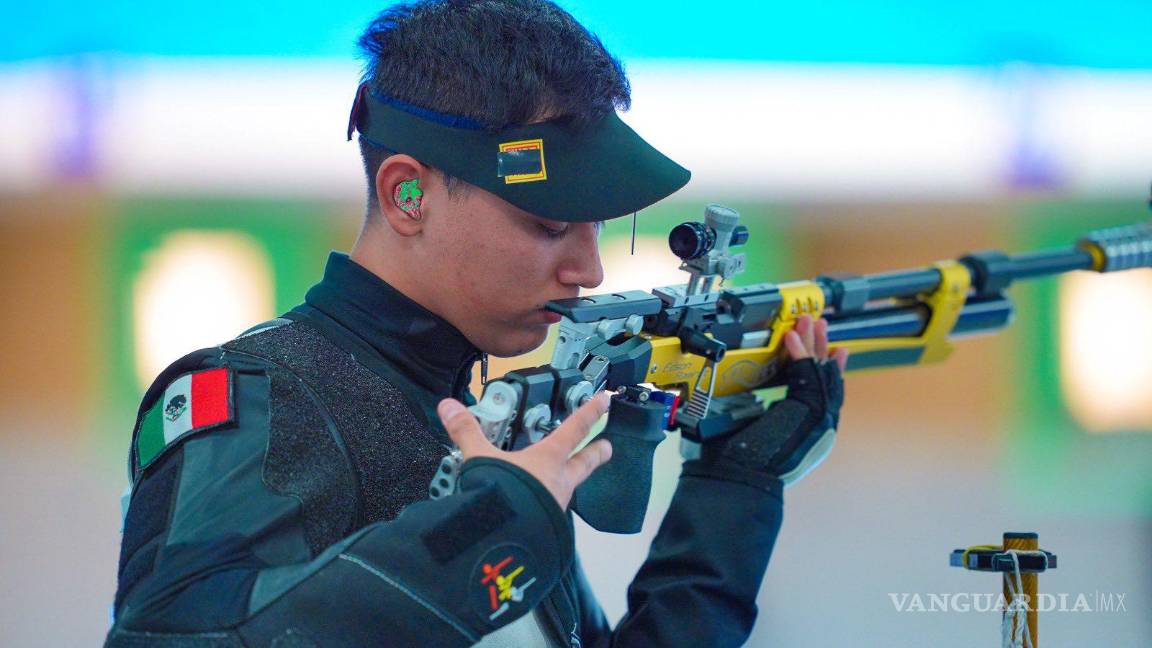 $!Edson Ramírez demostró su habilidad en la prueba de rifle de aire masculino.