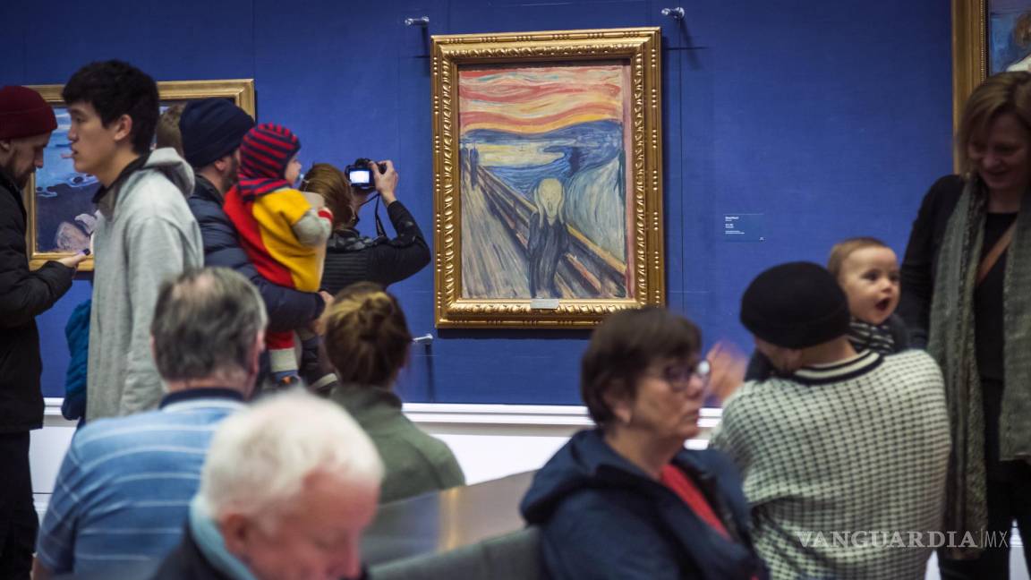 Dos activistas climáticos intentan sin lograrlo pegarse al cuadro de “El grito” de Edvard Munch