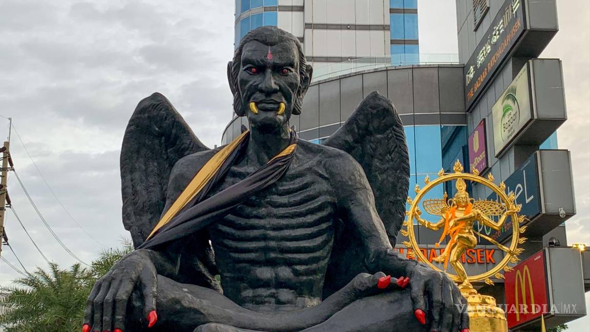Kru Kai Kaew, el ‘demonio’ que adoran públicamente en Tailandia y que ha causado controversia