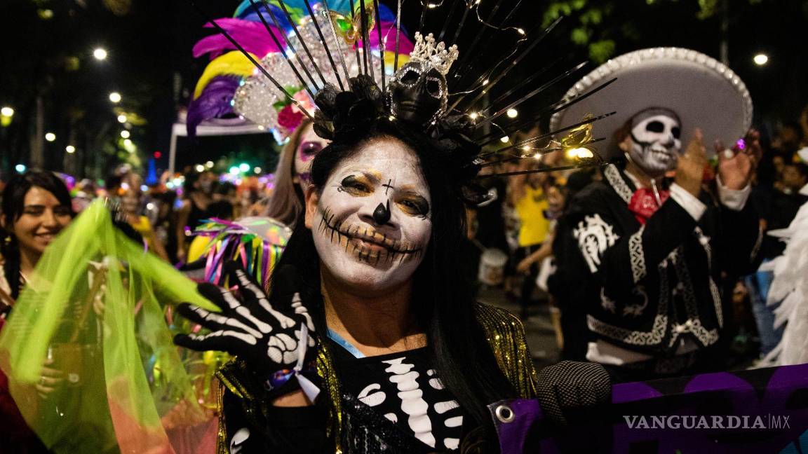 $!Ayer domingo se llevó a cabo el Gran Desfile de Catrinas que partió del Ángel de la Independencia al Zócalo.