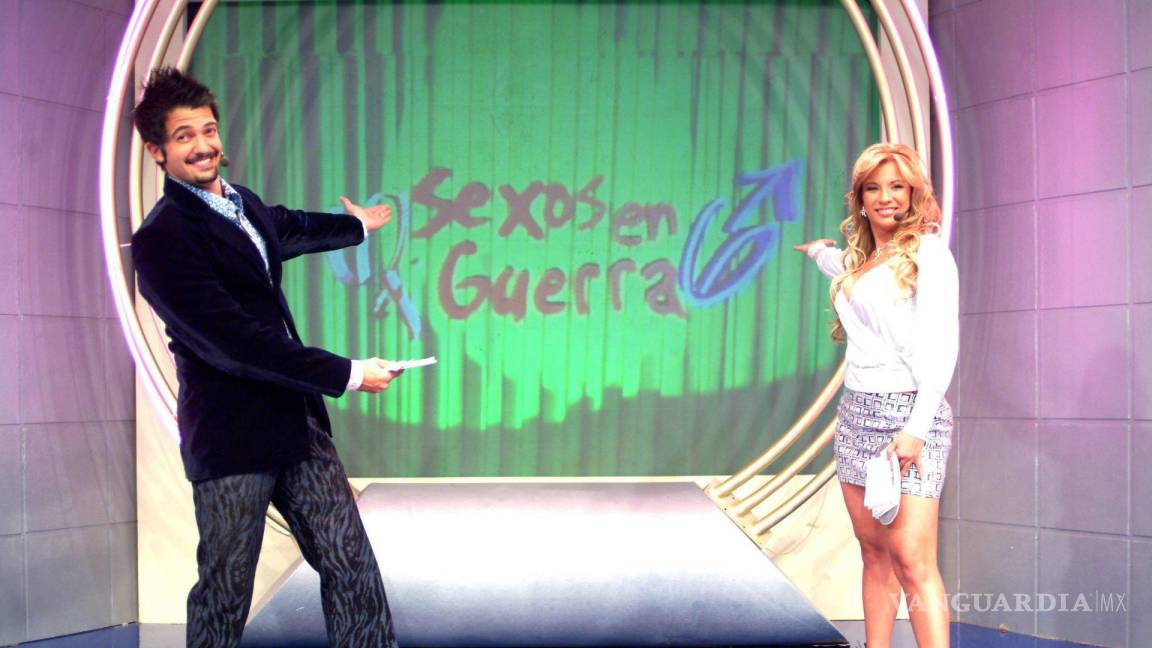 $!Ingrid Coronado y Fernando del Solar presentaron la nueva temporada del programa Sexos en Guerra en 2005.