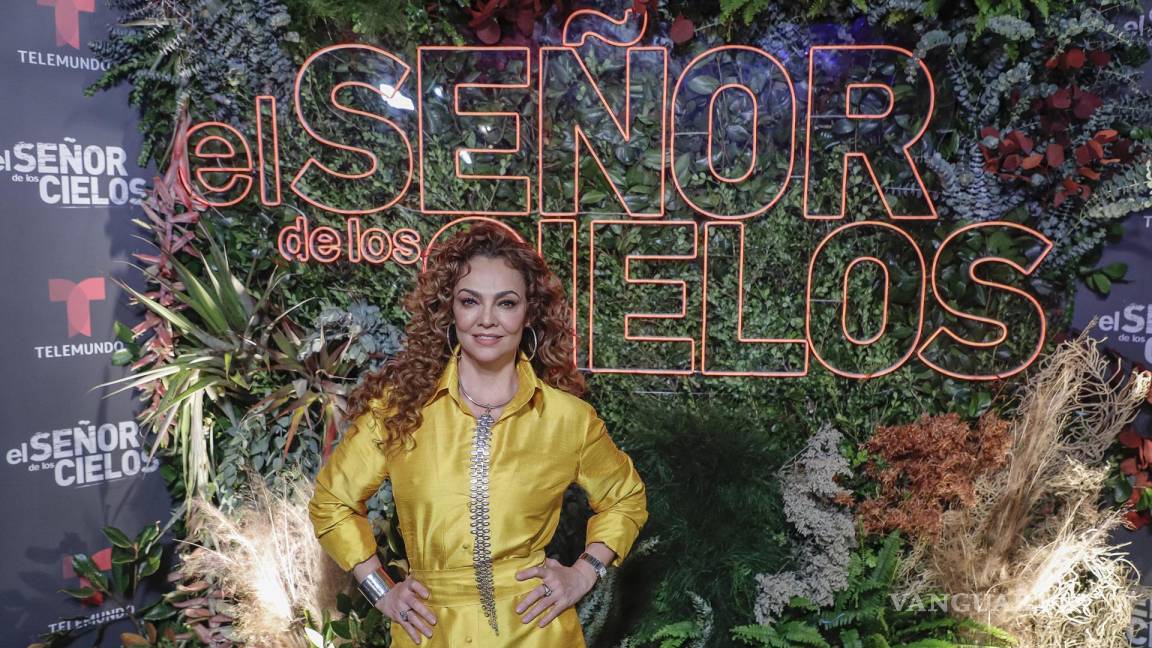 $!La actriz colombiana Maricela González posa durante la alfombra roja de la serie El Señor de los Cielos, en Ciudad de México (México).