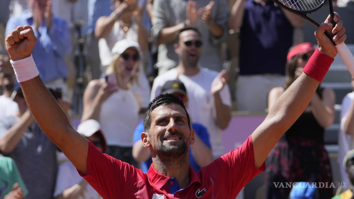 En un duelo épico en París, Novak Djokovic vence a Rafael Nadal en los Juegos Olímpicos