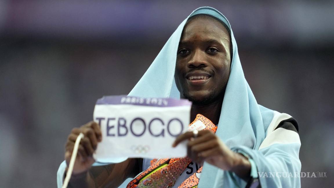 Letsile Tebogo vence a un Noah Lyles con COVID-19 y le da a Botswana su primera medalla de oro en Juegos Olímpicos