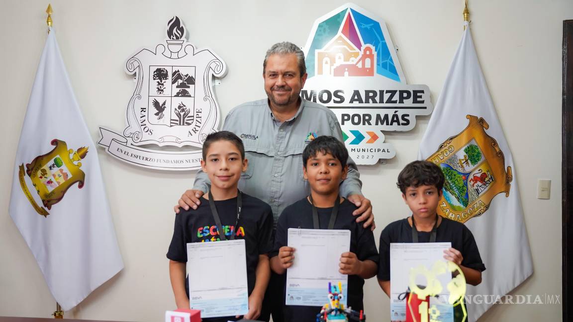 Premia Ramos Arizpe a cuatro alumnos genio