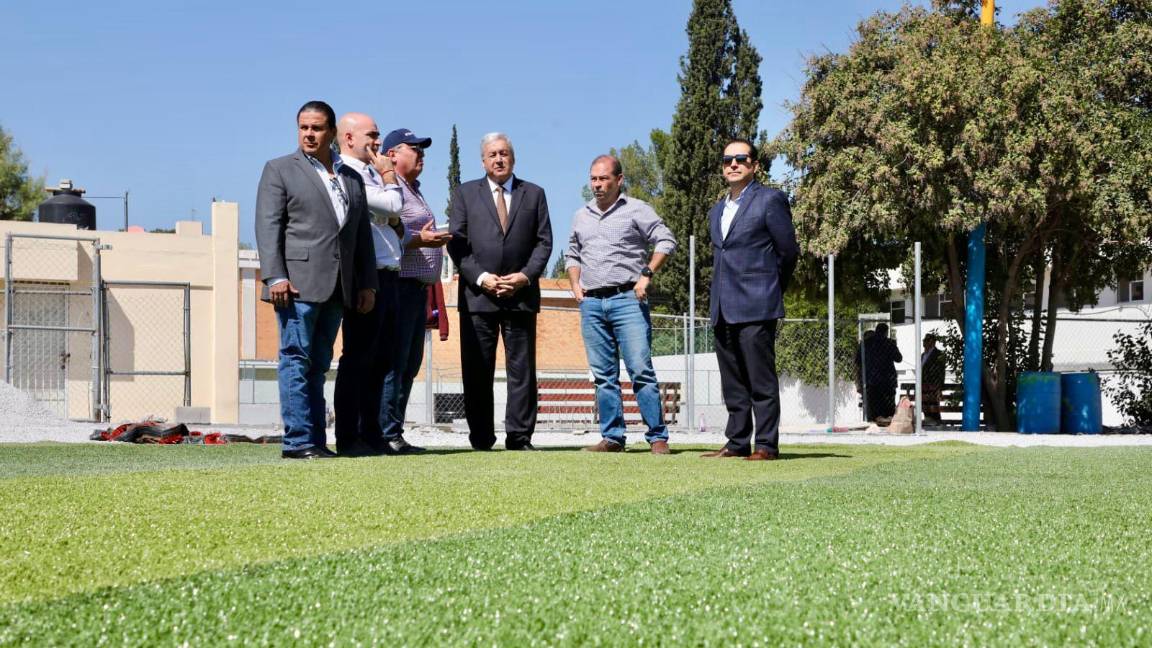 $!Cientos de jóvenes deportistas de Saltillo podrán disfrutar de un campo de béisbol renovado en el Ateneo Fuente.