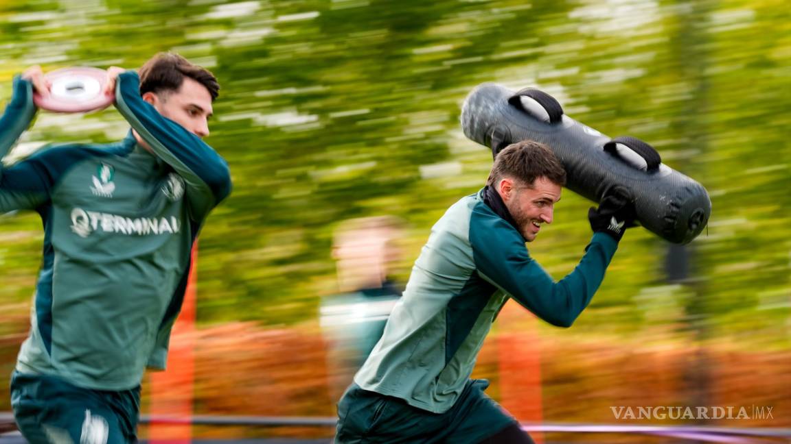 ¡Un regreso inminente! Santiago Giménez vuelve a los entrenamientos y apunta al duelo con el Manchester City