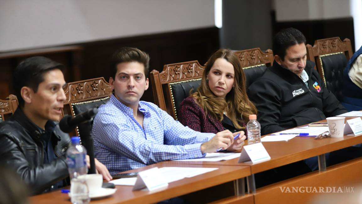 $!Las autoridades realizaron un recorrido por los predios propuestos para las estaciones del tren en Saltillo, Ramos Arizpe y Derramadero.