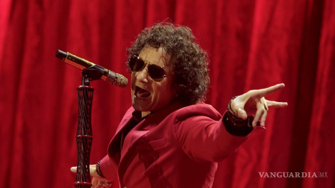 ¡No soportó! Estalla Bunbury con fan por estar ‘grabando todo el concierto’