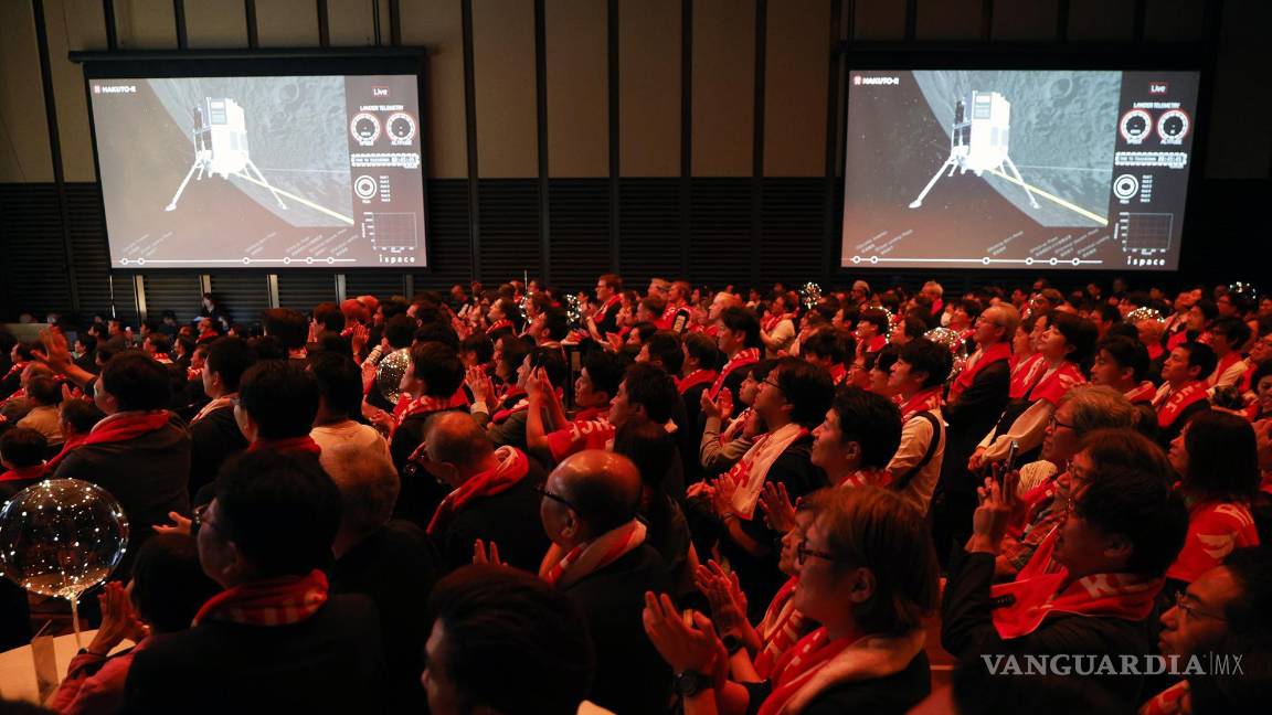 $!El personal y los invitados observan el progreso del alunizaje de Resilience; Ispace dio por fallida la misión tras perder comunicación con el módulo lunar.