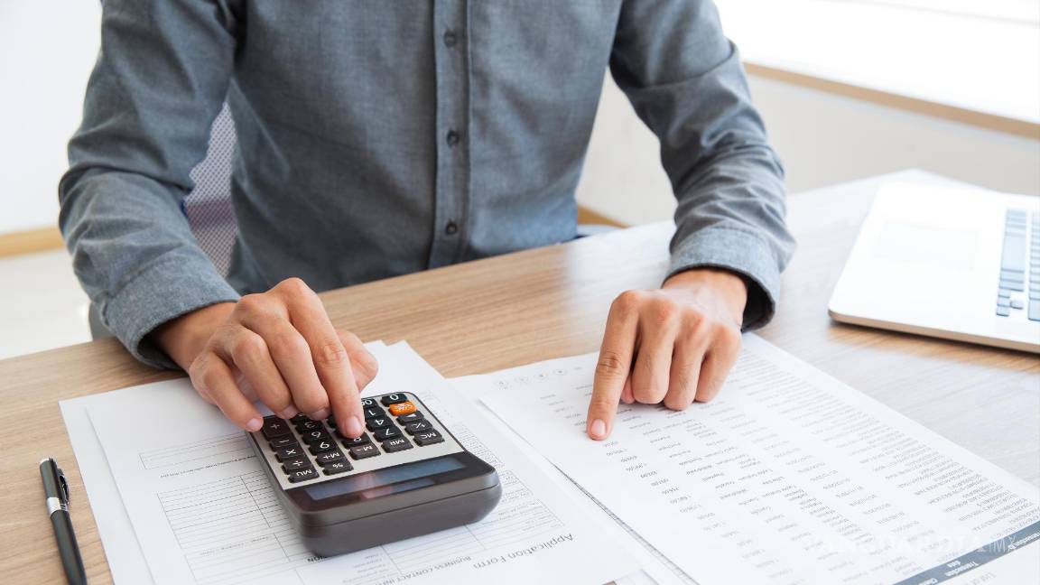 $!Calculadora: la ‘guardiana’ de las finanzas personales. Foto: Katemangostar-Freepik.