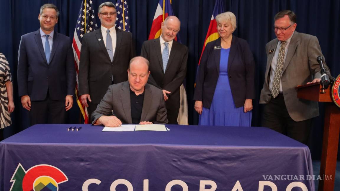 $!El gobernador de Colorado Jared Polis, firmó la Ley de Protección de la Privacidad de Datos Biológicos de Colorado proteger los neuroderechos de las personas.