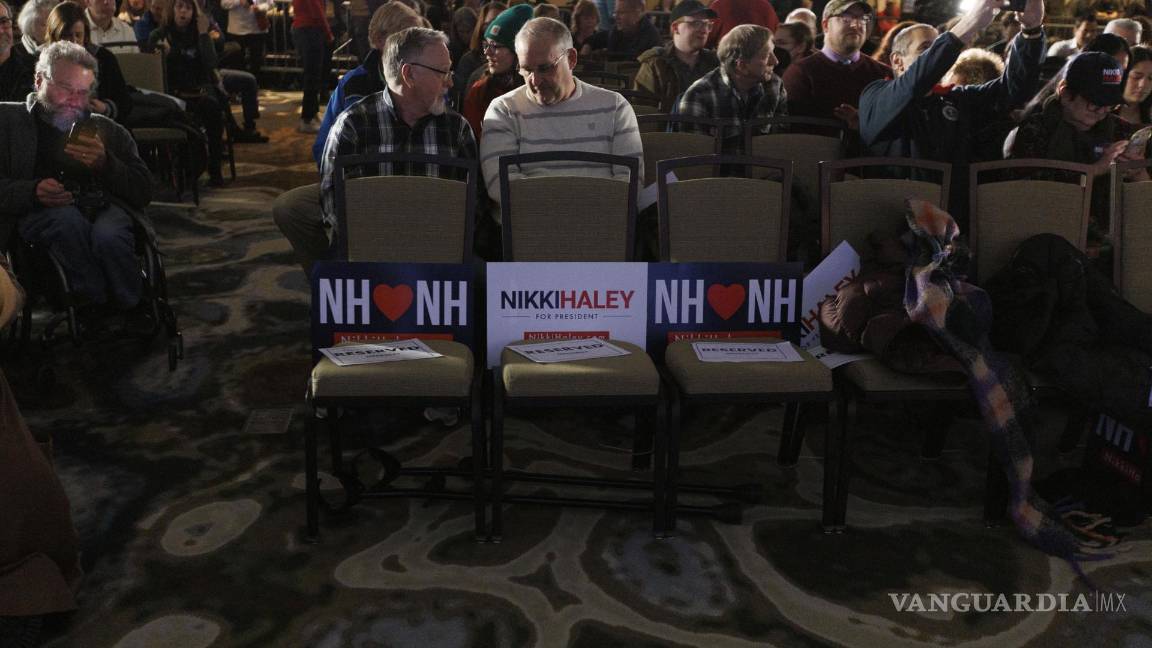 $!Partidarios esperan a la candidata republicana a la presidencia, la ex gobernadora de Carolina del Sur, Nikki Haley en Manchester.