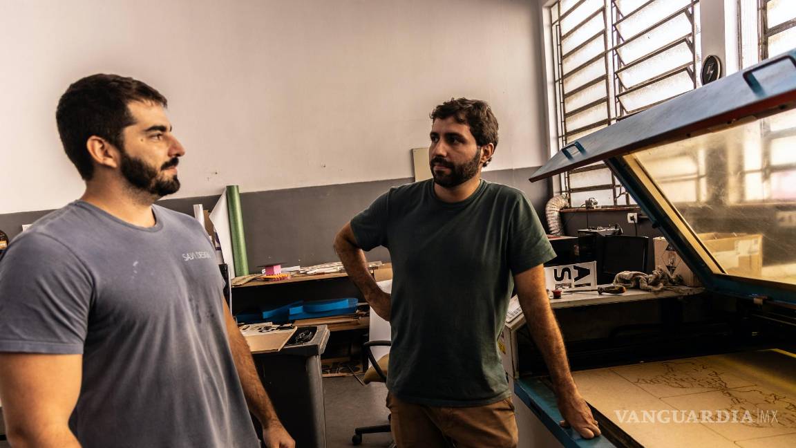 $!Felipe Martínez, a la izquierda, y Bernardo Souza, amigos de Gerhard Daniel Campos Wittich, en Río de Janeiro. Wittich era el alias de Artem Shmyrev, un espía ruso.