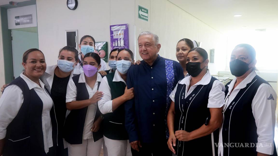 Llegarán aún más médicos cubanos, advierte AMLO