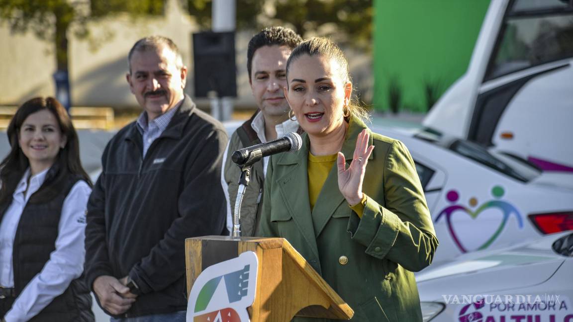 $!Luly López de Díaz, presidenta honoraria del DIF Saltillo, dio inicio al programa “Ruta por Amor a Ti”.