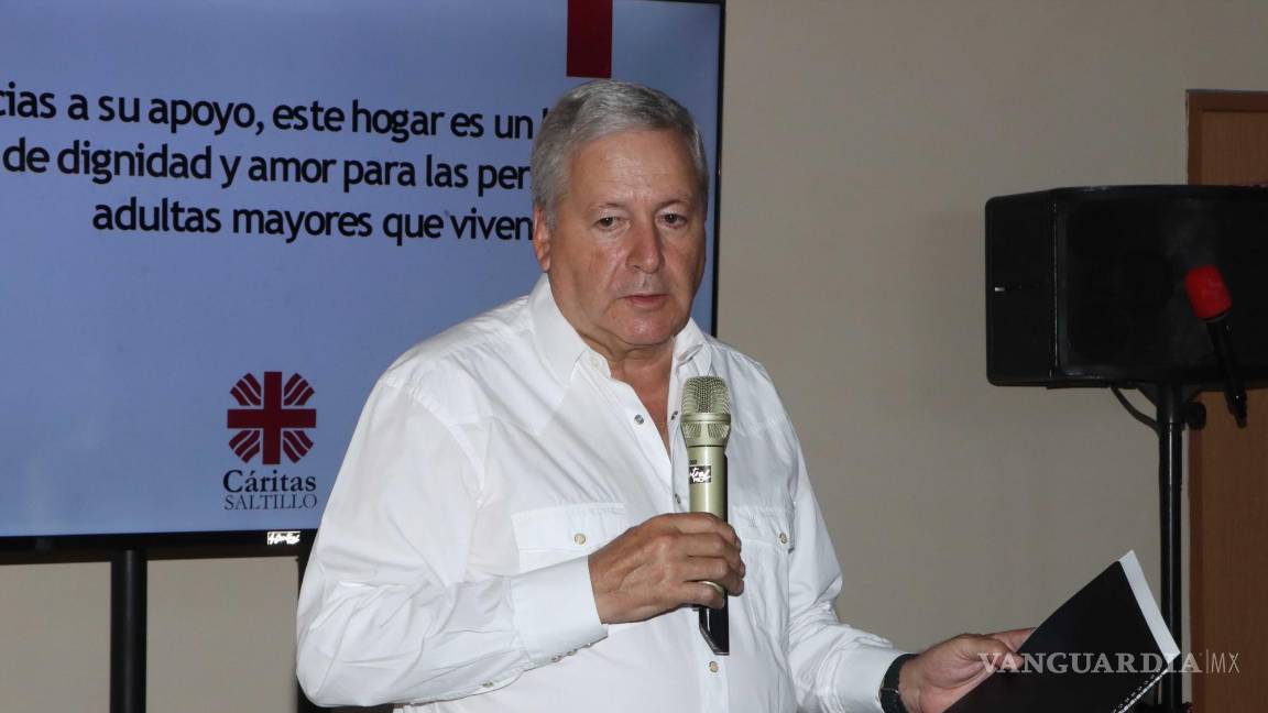 $!El alcalde de Saltillo, José María Fraustro, y el presidente de Cáritas, Luis Arizpe, destacan el impacto del Jardín Sensorial en la rehabilitación de los adultos mayores de la Casa Hogar.