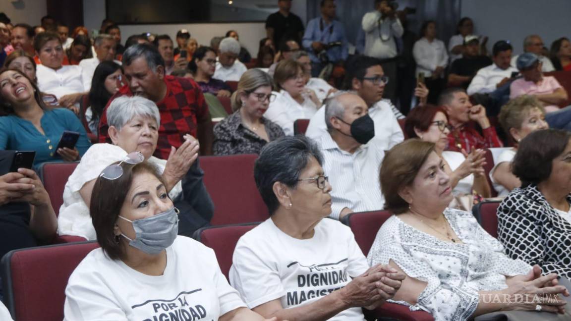Maestros de Coahuila aplauden aumento salarial... pero no es suficiente