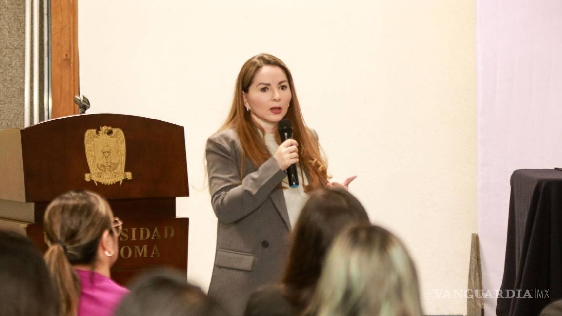 $!Katy Salinas Pérez enfatizó que el personal médico constituye el primer contacto en muchos casos de violencia familiar