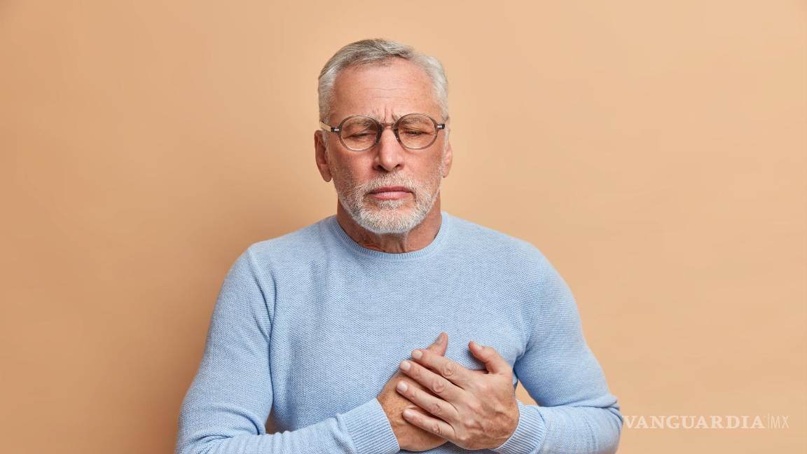 $!Puede extenderse hacia el brazo izquierdo, la espalda, el cuello o la mandíbula.