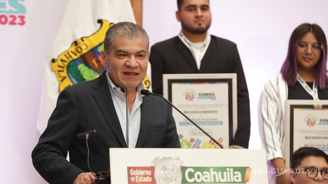 $!El gobernador Miguel Riquelme hizo una agradecimiento a los jóvenes y liderazgos por haber destacado en diversas materias durante su sexenio.