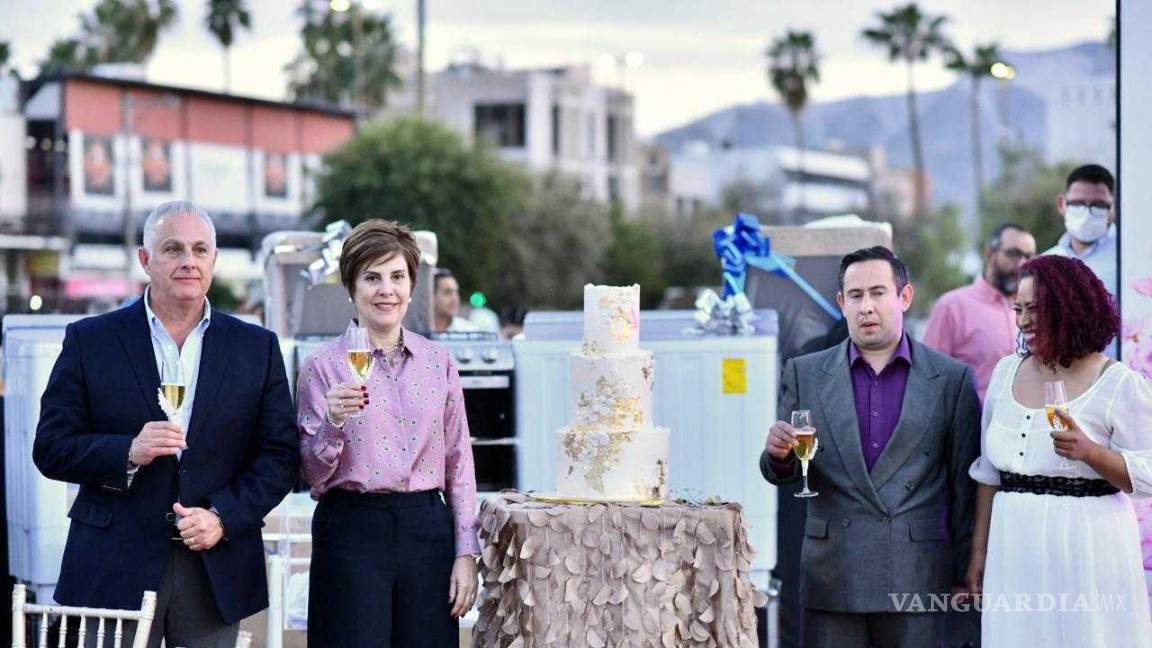 $!Las parejas realizaron el brindis de honor a manera de celebrar su reciente unión en matrimonio civil.