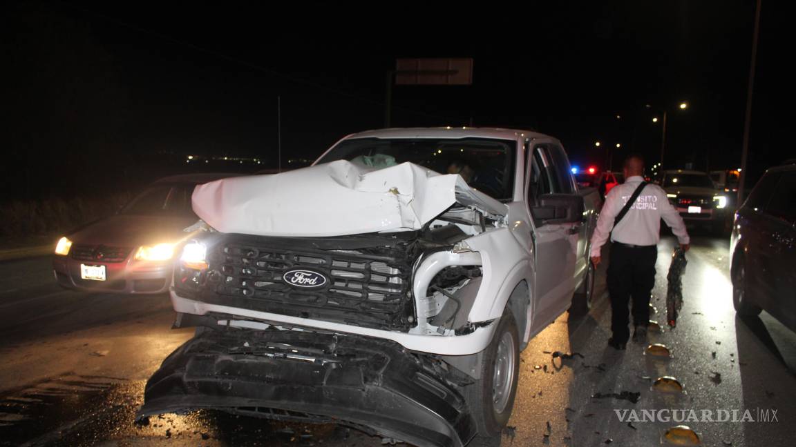 Madre e hijo resultan con golpes en accidente múltiple, en Saltillo