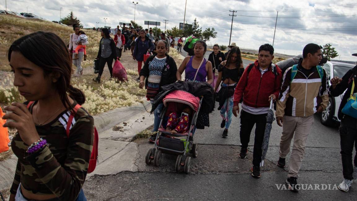 Centroamericanos saturan frontera sur de México; buscan agilizar tramites antes de comicios en EU