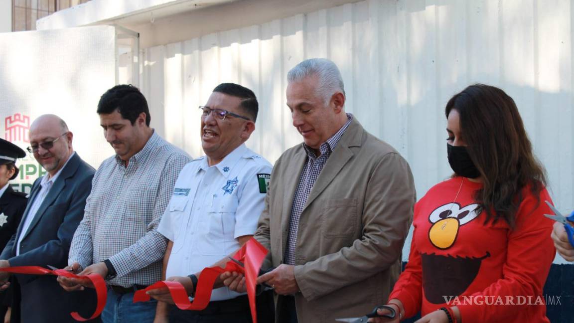 Román Alberto Cepeda González inaugura caseta de policía en Villa Jacarandas de Torreón