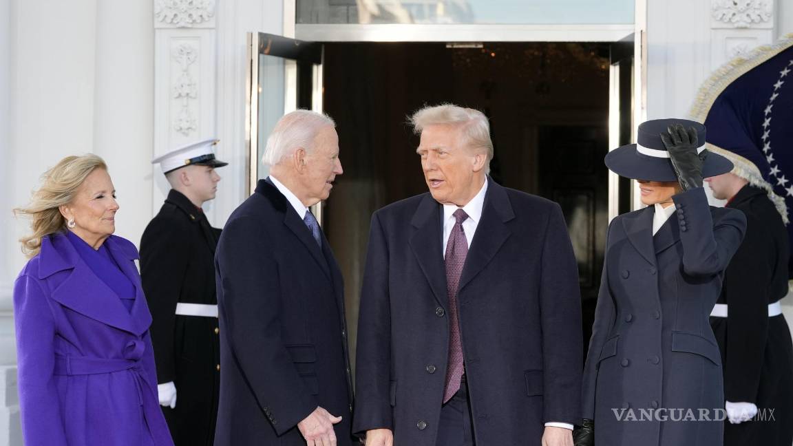 $!El presidente electo Donald Trump y Melania Trump son recibidos por el presidente Joe Biden y la primera dama Jill Biden, a su llegada a la Casa Blanca.